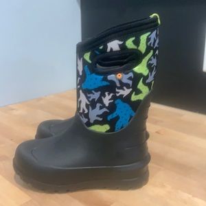 Bogs boots- worn a few times last winter. Purchased new from LL Bean.